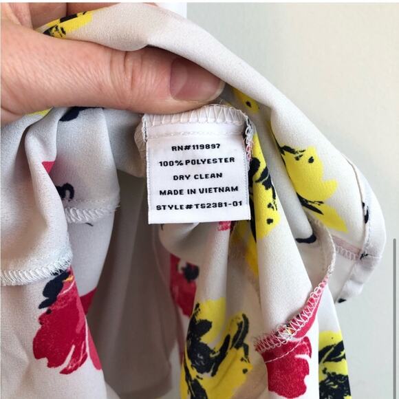 19 Cooper Floral Blouse - Picture 3 of 4